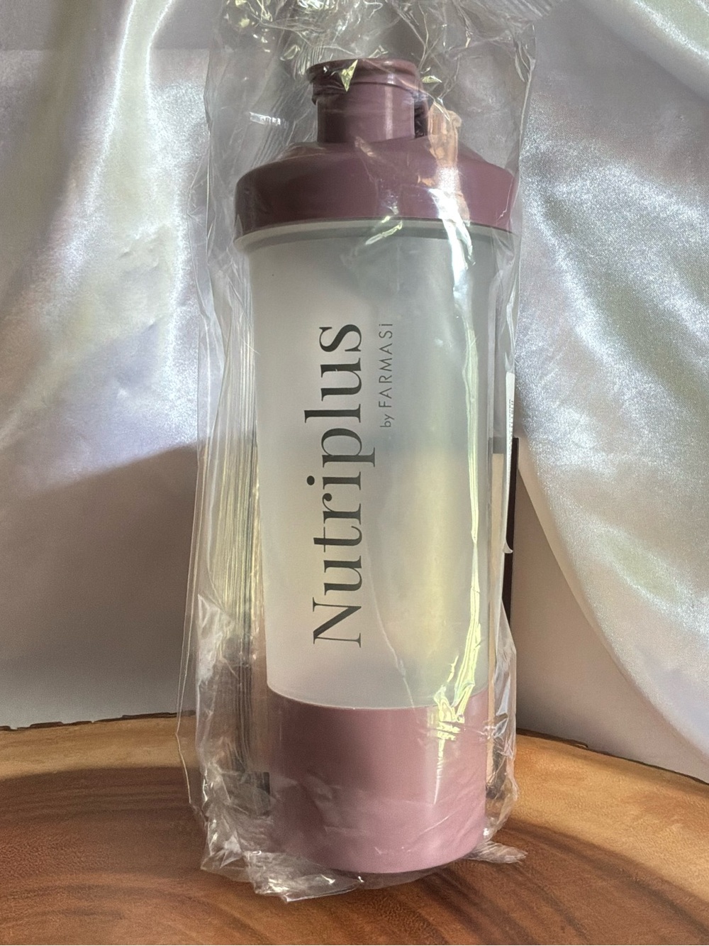 🌙✨🏷️ Farmasi Nutriplus Lily Shaker Bottle